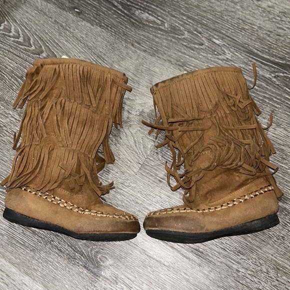 Fringe moccasin boots - Picture 3 of 4